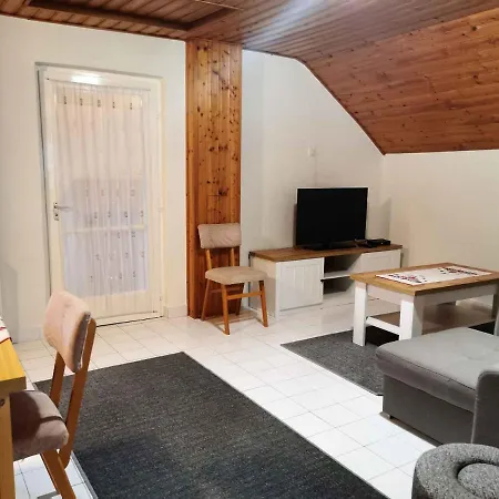 Semesterbostad In 19387 *