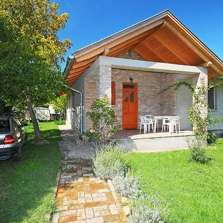 In 19387 Balatonkeresztur